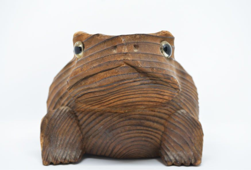 どっしりカエル